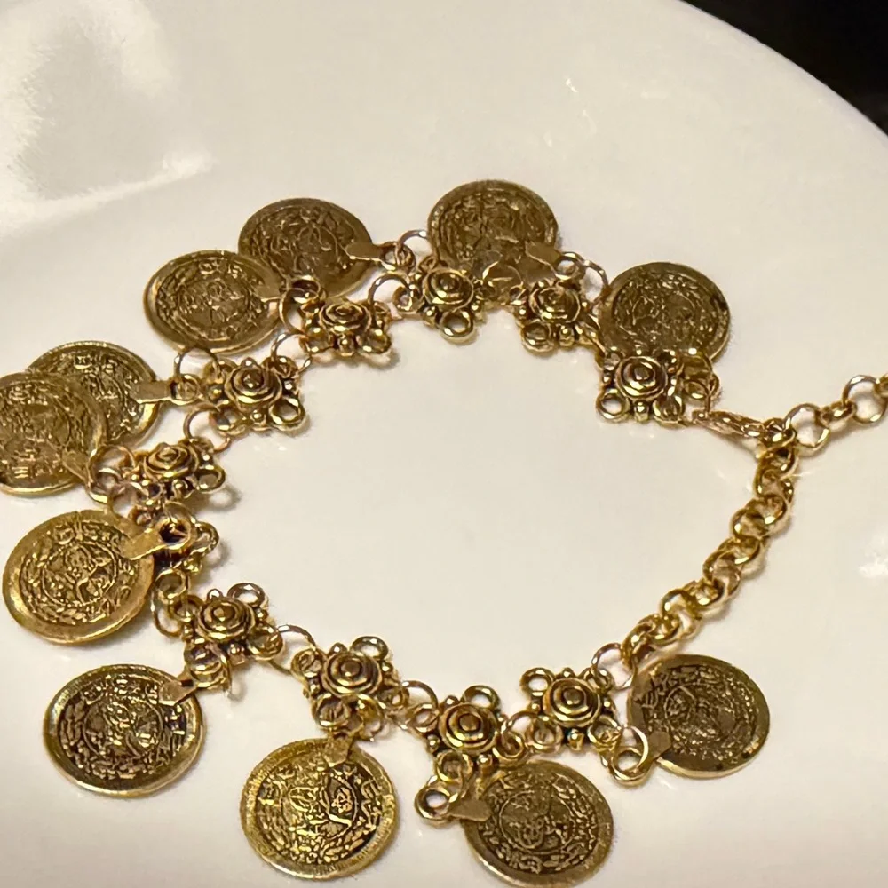 Chic Gold Coin Charm Bracelet - Picture 4 of 4